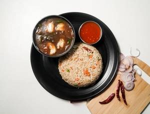 Veg Fried Rice with Chicken Chilli Gravy [5 Pieces]