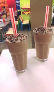 Kitkat thickshake with ice cream