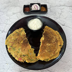 Tomato Onion Capsicum Besan Chilla (2 Pcs)