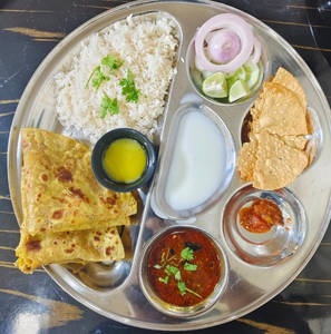 PURAN POLI THALI