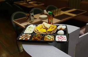 Shri Super Deluxe Thali [Serves 1]