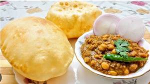 Chana Bhature (2 Pcs)