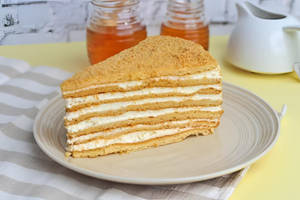 Hive Honey Cake 100gm