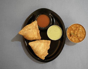 Samosa With Chole