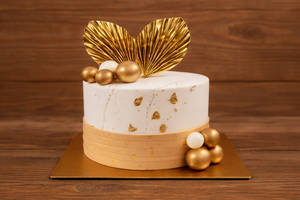 Golden Leaf Celebration Cake