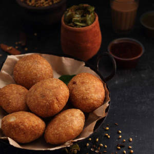Onion Kachori [Per Piece]