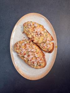 Chilli Cheese Toast With Smoked Chicken
