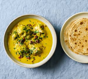 Kadhi Pakoda + 4 Roti