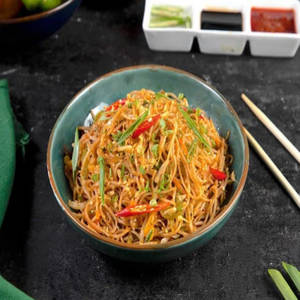 Chilly Garlic Hakka Noodle