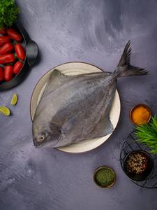 Black Pomfret Curry Cut Cleaned With Head [1.2 Kg]