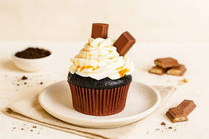 Caramel Kitkat Cupcake