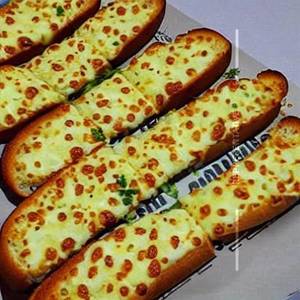 Cheese garlic bread