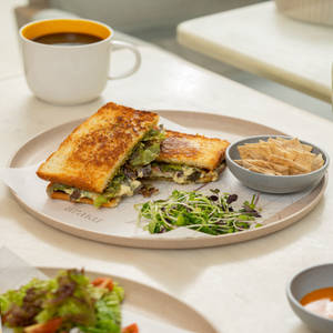 SMOKED CHICKEN SANDWICH