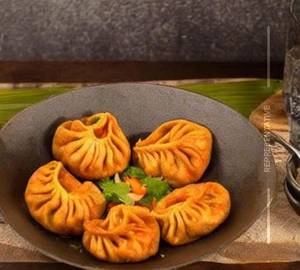 Paneer chilly fried momos