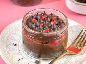 London Style Strawberry Jar ( Sugar Free Maida Free)