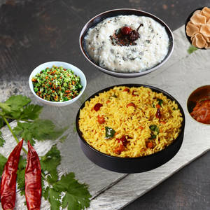 Plain Pulihora 450 Ml+curd Rice 250 Ml+veg 250 Ml+fryums+pickle