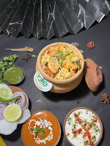 Matki Paneer Tikka Biryani With Gravy Or Raita (serves 1-2)