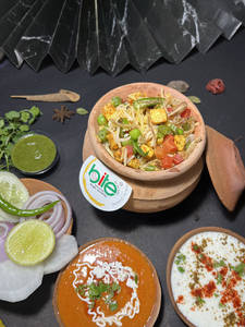 Matki Veg Biryani  With Gravy Or Raita (serves 1-2)