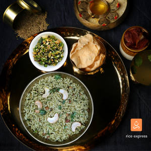 Mint Coriander Rice 450 Ml + Veg 250 Ml + Fryums + Pickle