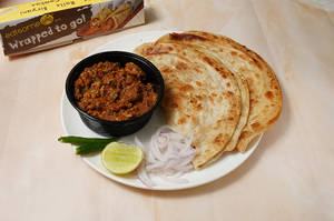 2 Paratha And Chicken Kheema