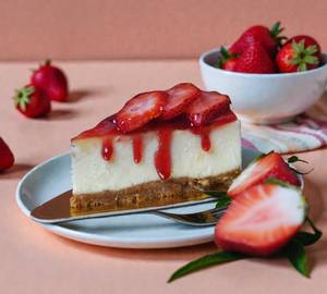 Strawberry New York Cheese Cake Slice