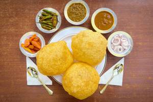 Poori Chole [3 Pcs Poori]