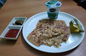 Aloo-Pyaj-Paneer Paratha (2 Pieces)