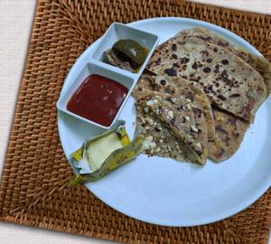 Aloo-Paneer Paratha (2 Pieces)