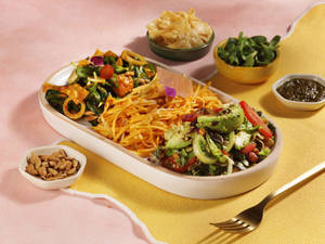 Salad Sampler With Spicy Tea Leaf & Avocado