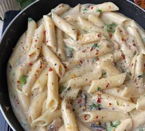 White sauce pasta