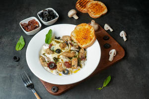 Cheesy Chicken & Mushroom Fettuccine