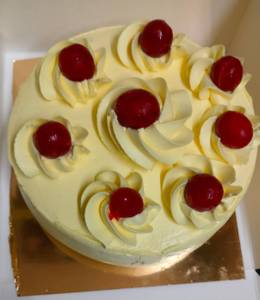 Pineapple cream cake