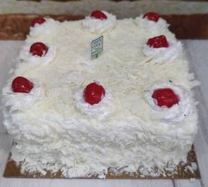 White Forest Square Cake 500Gm.