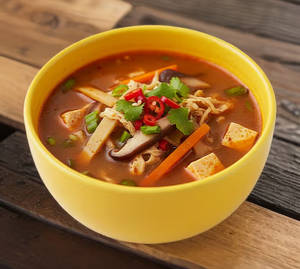 Veg hot and sour soup