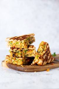 Cheese And Tomato Grilled Sandwich
