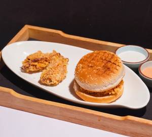 Grilled chicken burger with chicken wings [2 pieces] and mayo [1 packet].