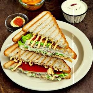 Chicken Hummus Sandwich