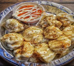 Cheese loaded momos