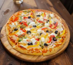 Kwality Bites Special Pizza Chef preparation 