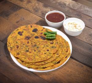 4 thepla + dahi & achar