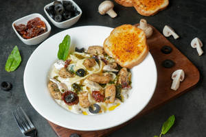 Cheesy Chicken & Mushroom Fettuccine