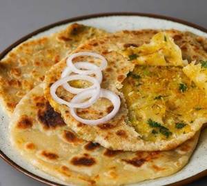 Aalu pyaaz paratha (2 pieces)