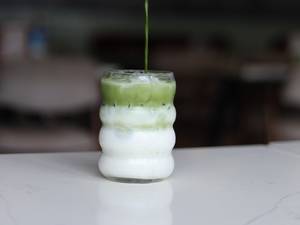Iced Matcha Latte (250 Ml)