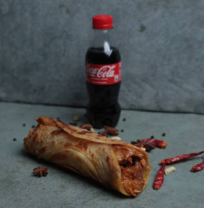 Makhani Soya Chaap Kathi Roll + Drink