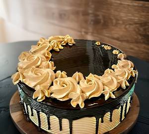 Cream Chocolate Premium Cakes