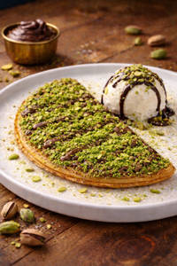 Dubai Chocolate Pistachio Kunafa Waffle