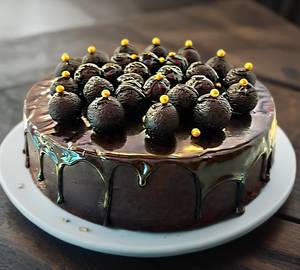 Chocolate Bomb Premium Exotic Cake
