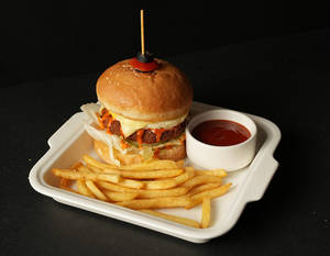 Cibo Crispy Chicken Nuggets Burger With Fries
