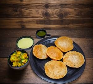 Bedmi Puri [4pcs ]& Aloo Tomato Gravy Vegetable