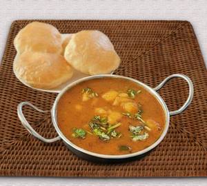 Rassawale Aloo Ki Sabji With 5 Poori